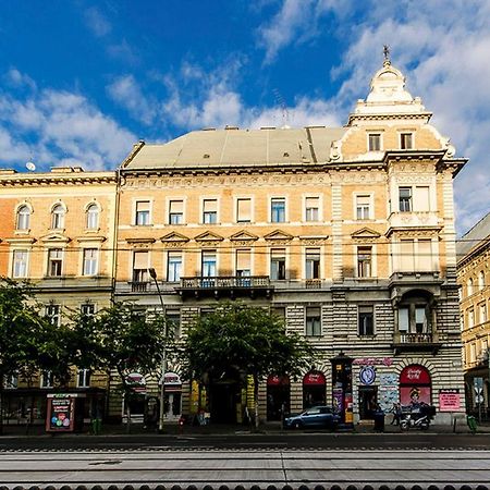 Cozy 2 Bedroom Apartment In Terez Boulevard. Budapest Ngoại thất bức ảnh