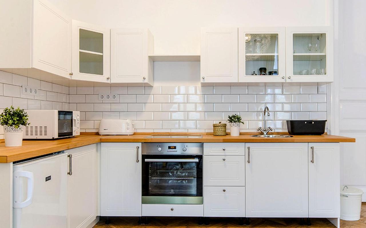 Cozy 2 Bedroom Apartment In Terez Boulevard. Budapest Ngoại thất bức ảnh
