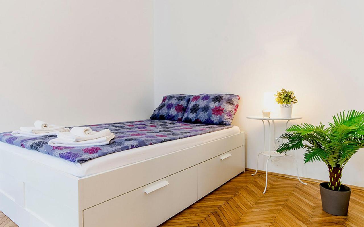 Cozy 2 Bedroom Apartment In Terez Boulevard. Budapest Ngoại thất bức ảnh