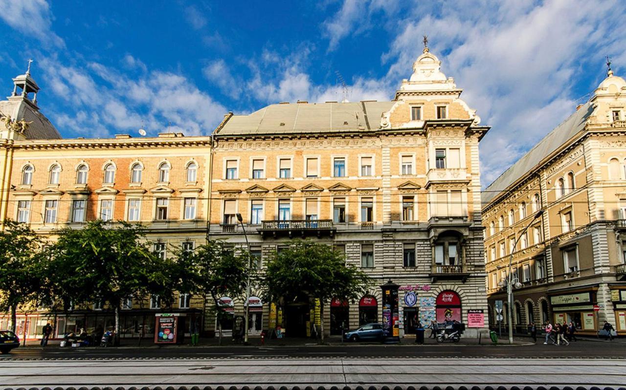 Cozy 2 Bedroom Apartment In Terez Boulevard. Budapest Ngoại thất bức ảnh